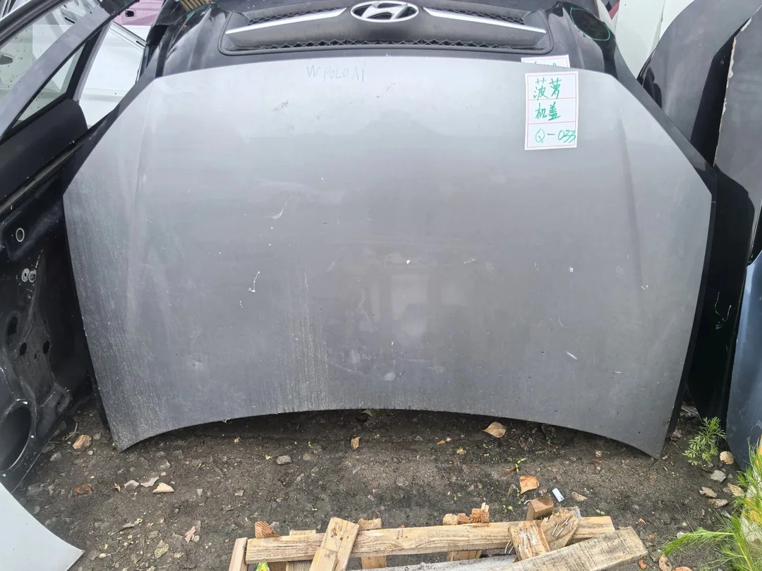 07 Volkswagen POLO · Capó