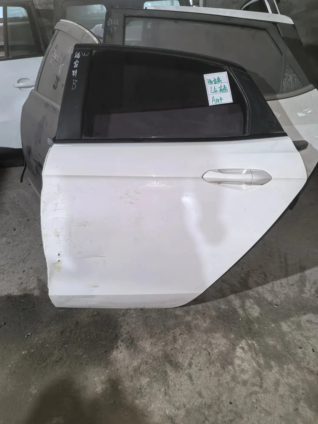 Ford Escort · ประตูหลัง · มีความเสียหาย ยังไม่ซ่อม