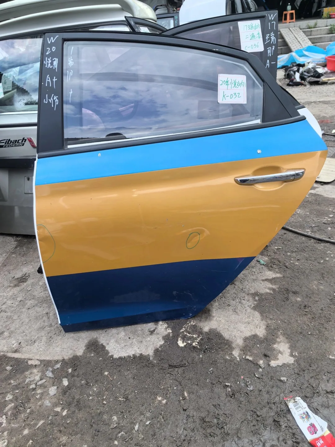 20 Hyundai Verna · Pintu belakang kiri · rosak, belum dibaiki