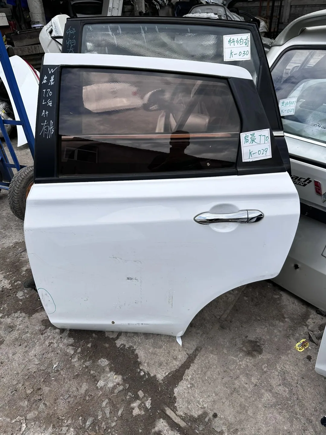 Venucia T70 · ประตูหลังซ้าย · มีความเสียหาย