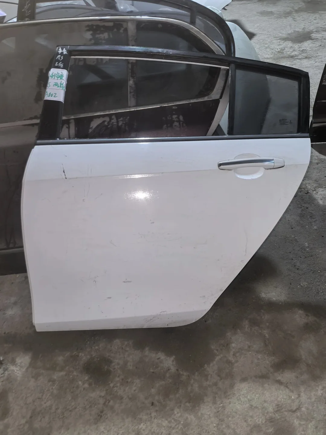 Geely Emgrand RS · Hatchback · Puerta trasera izquierda