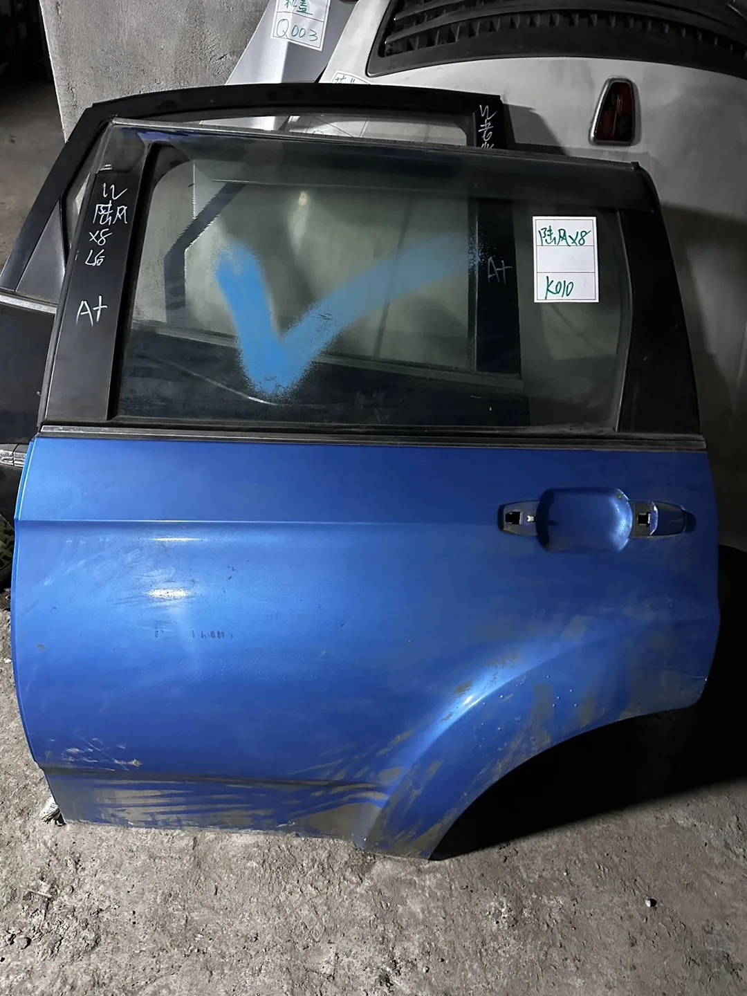 Landwind X8 · ទ្វារក្រោយឆ្វេង