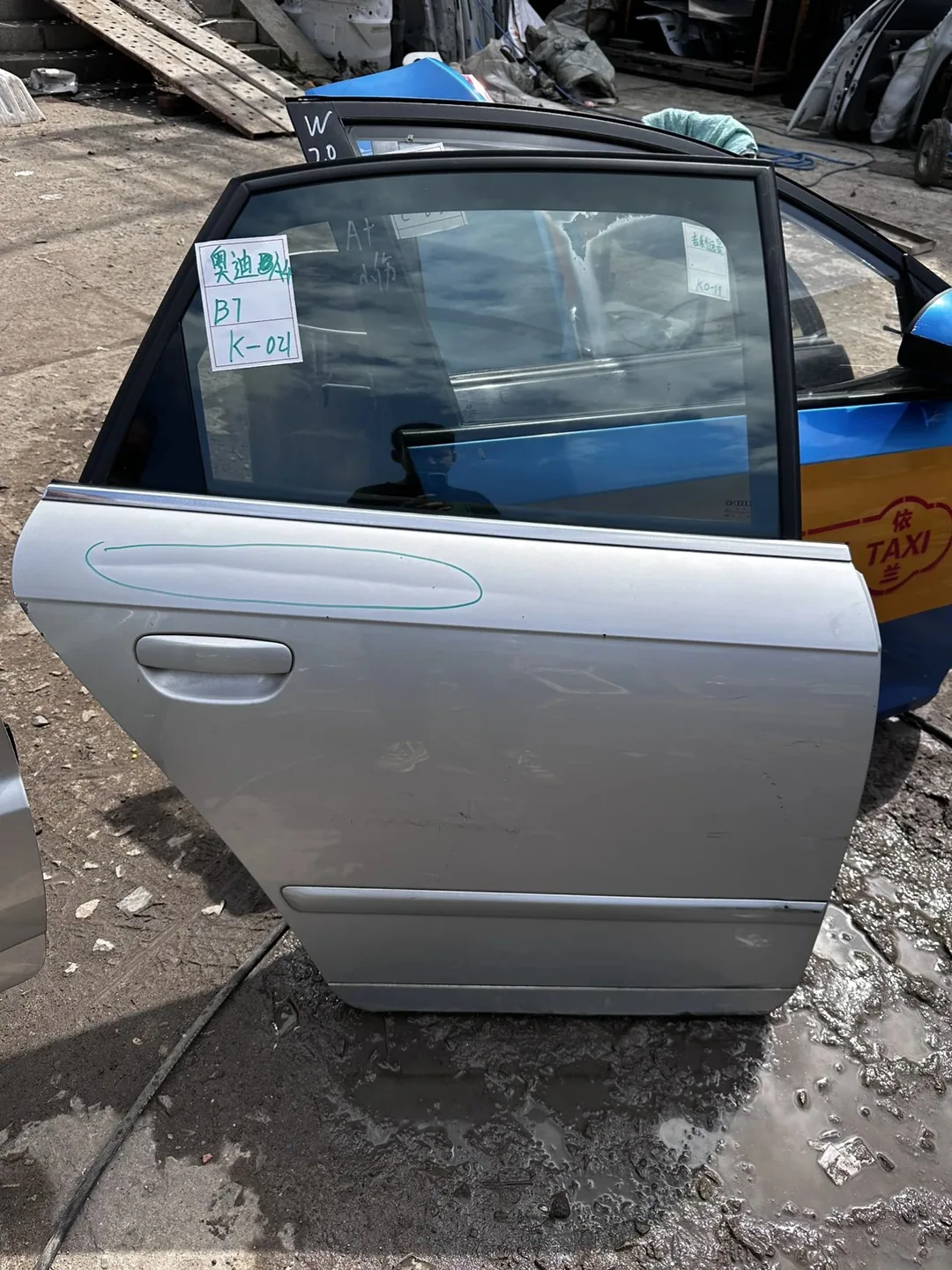 Audi A4B7 · Pintu belakang kanan