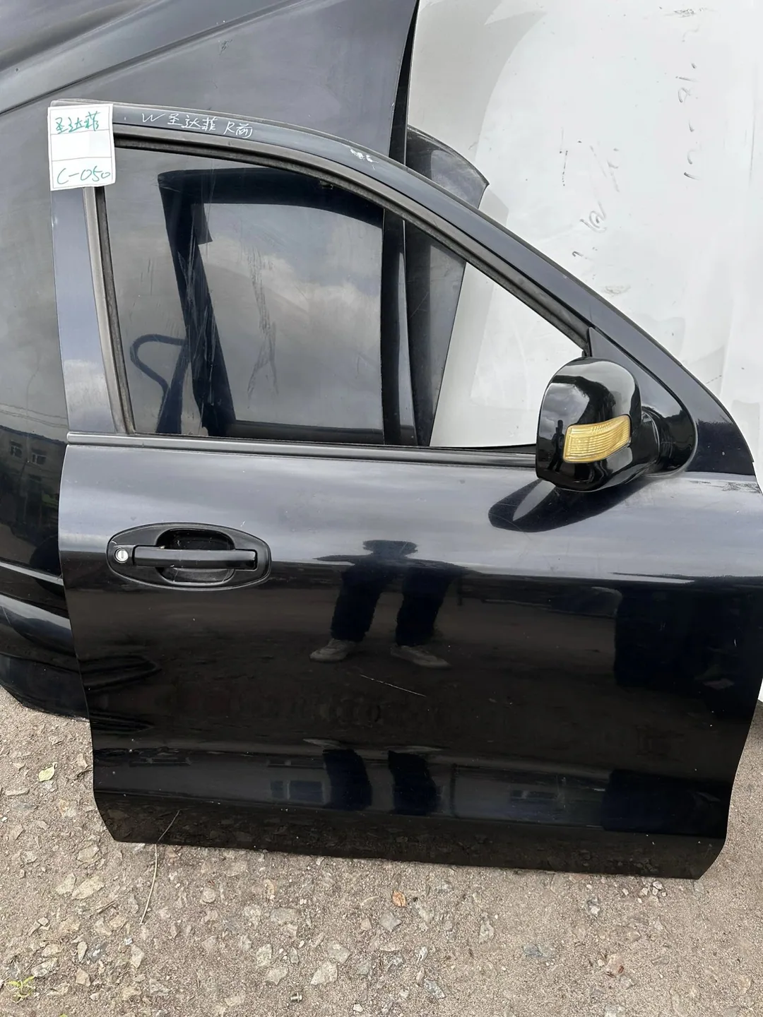 Santa Fe · Pintu depan kanan