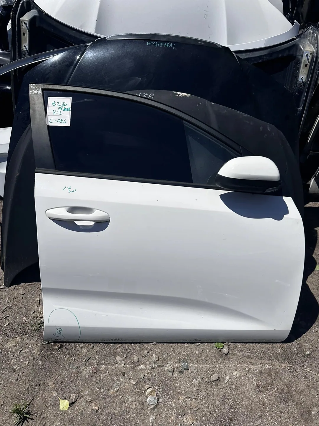Kia K2 · Pintu depan kanan