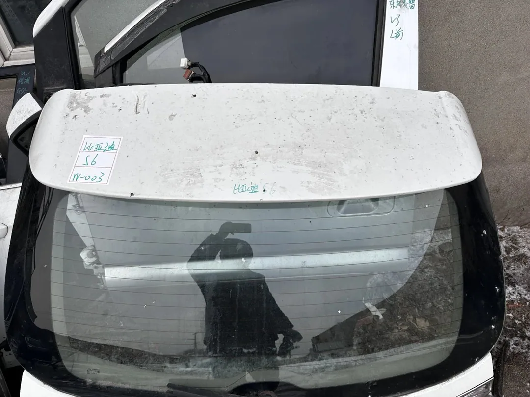 BYD S6 · Trunk lid · minor damage