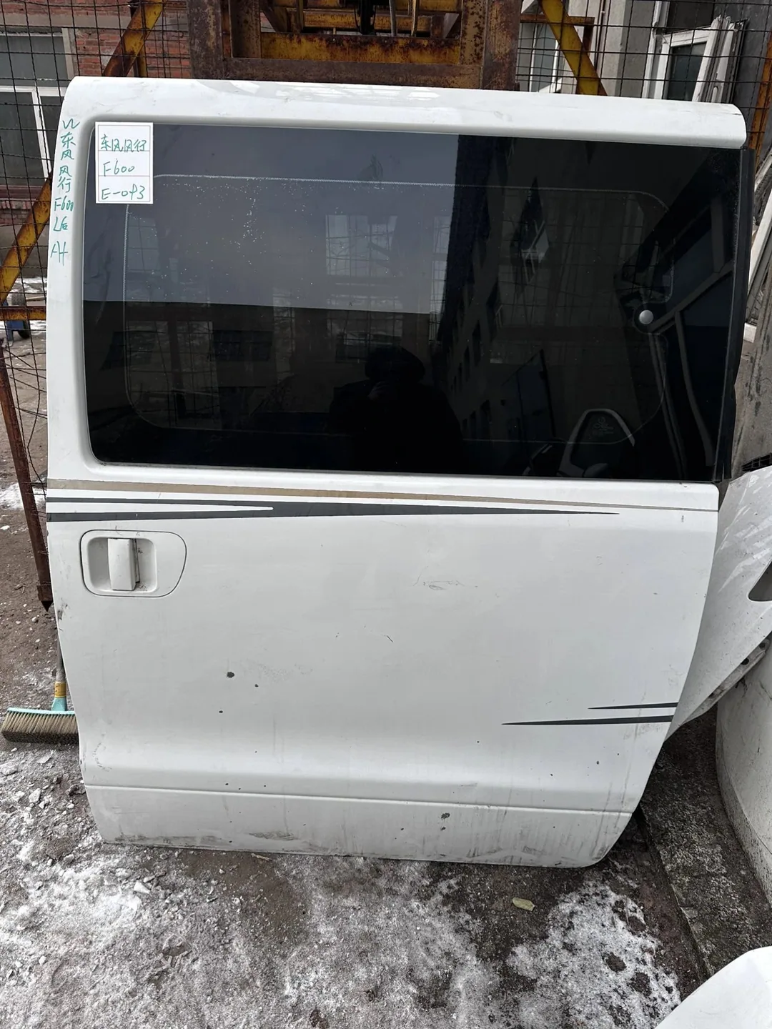 Dongfeng Forthing · Puerta trasera izquierda