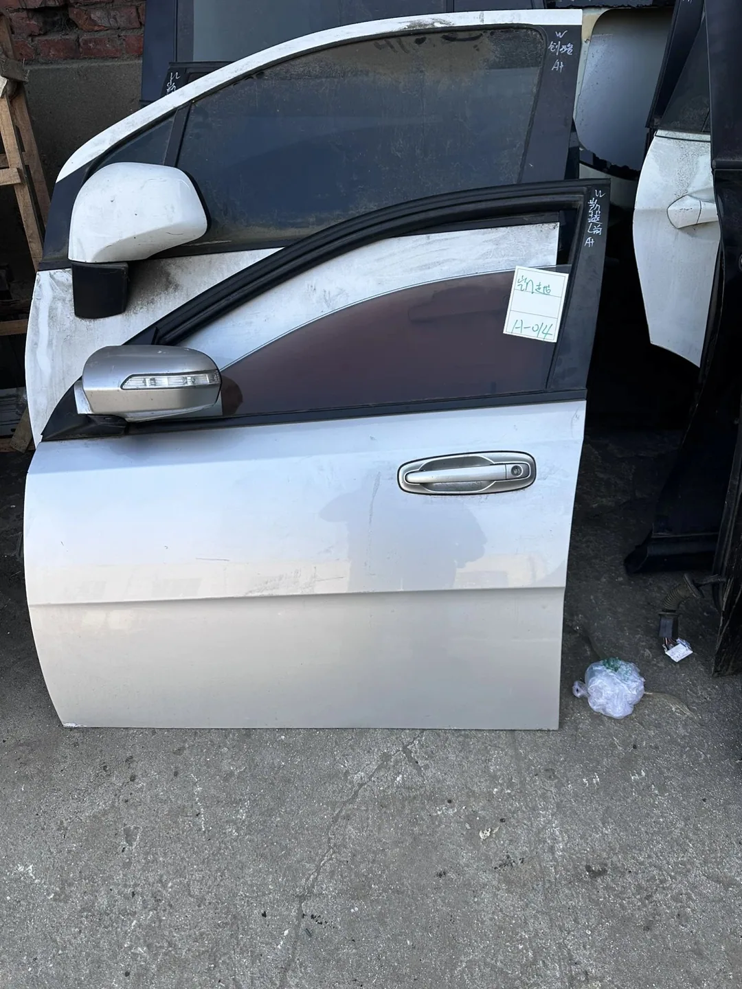 Excelle · Pintu depan kiri