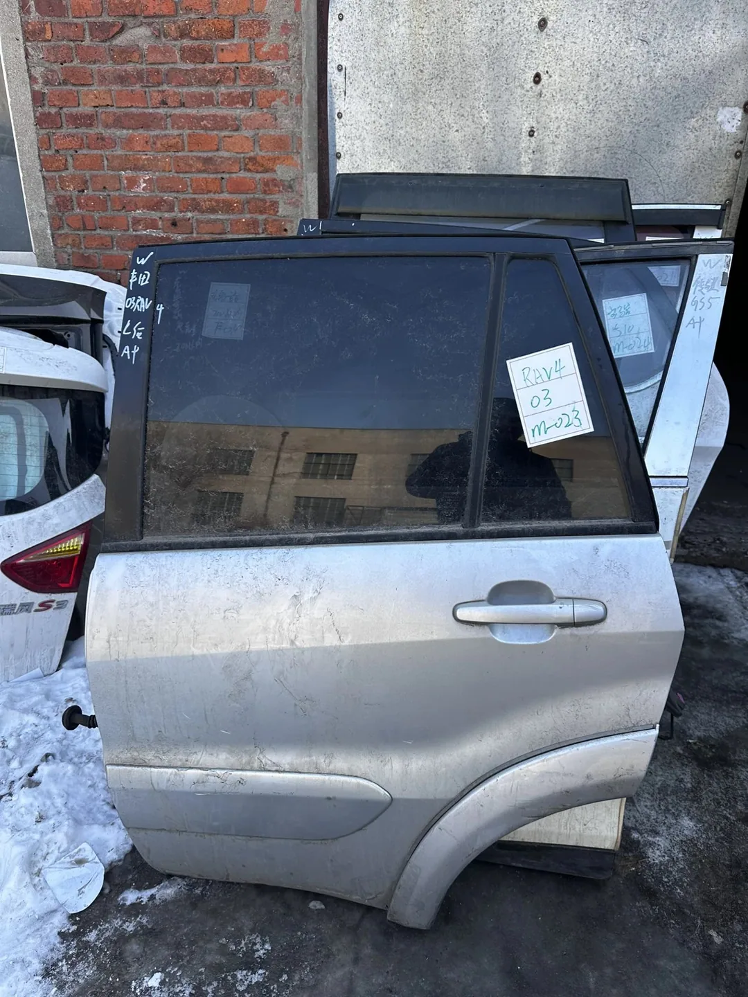 03 RAV4 · Porta traseira esquerda