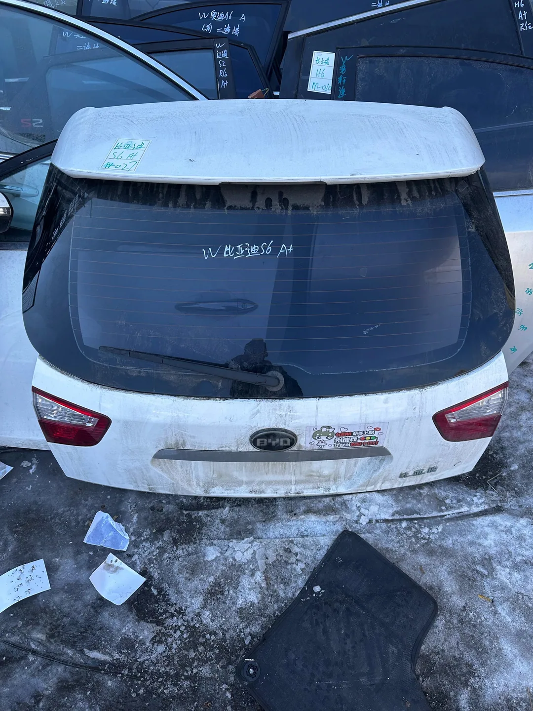 BYD s6 · Tampa da mala