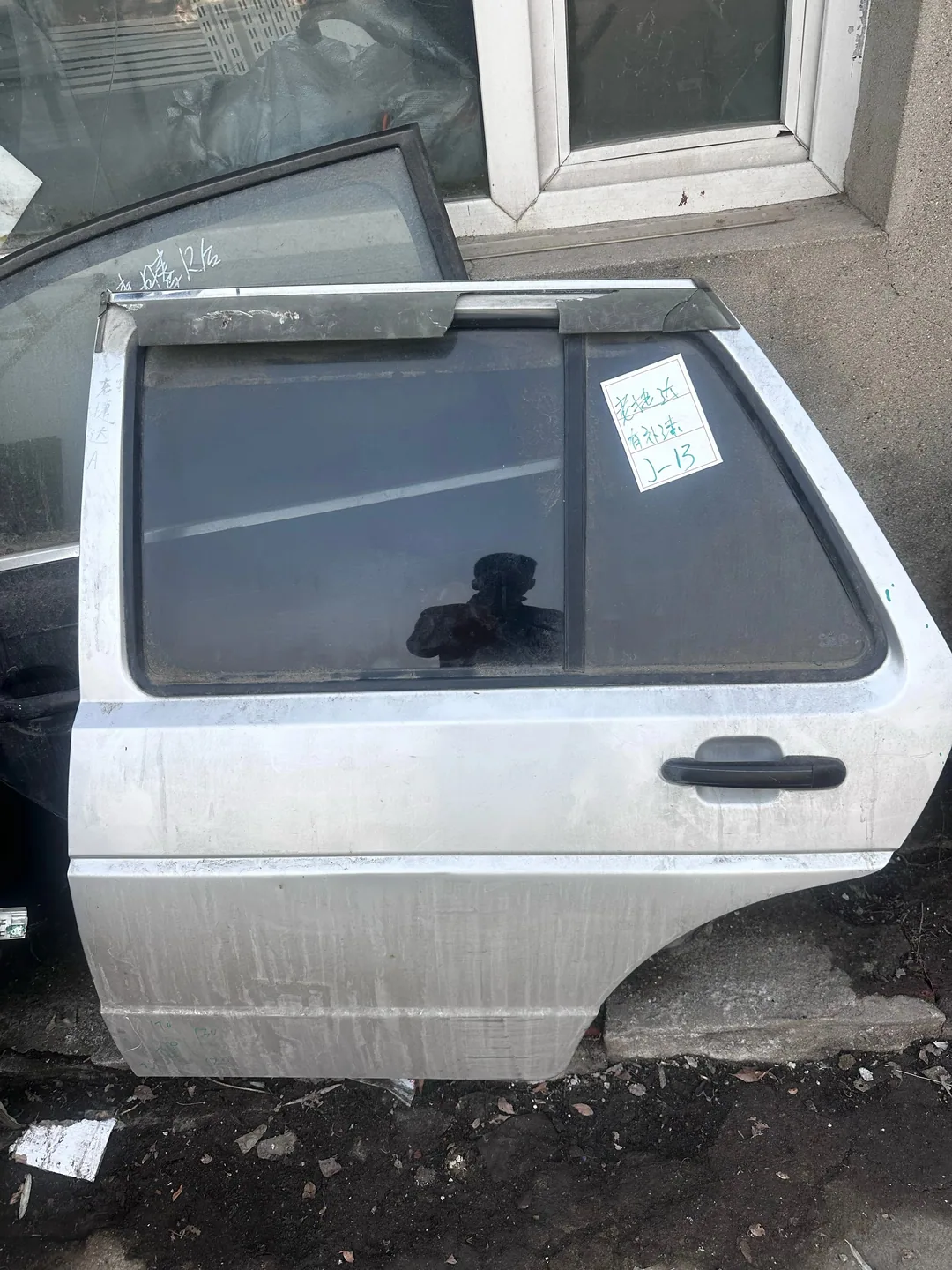 Jetta · Older model · Left rear door · repainted