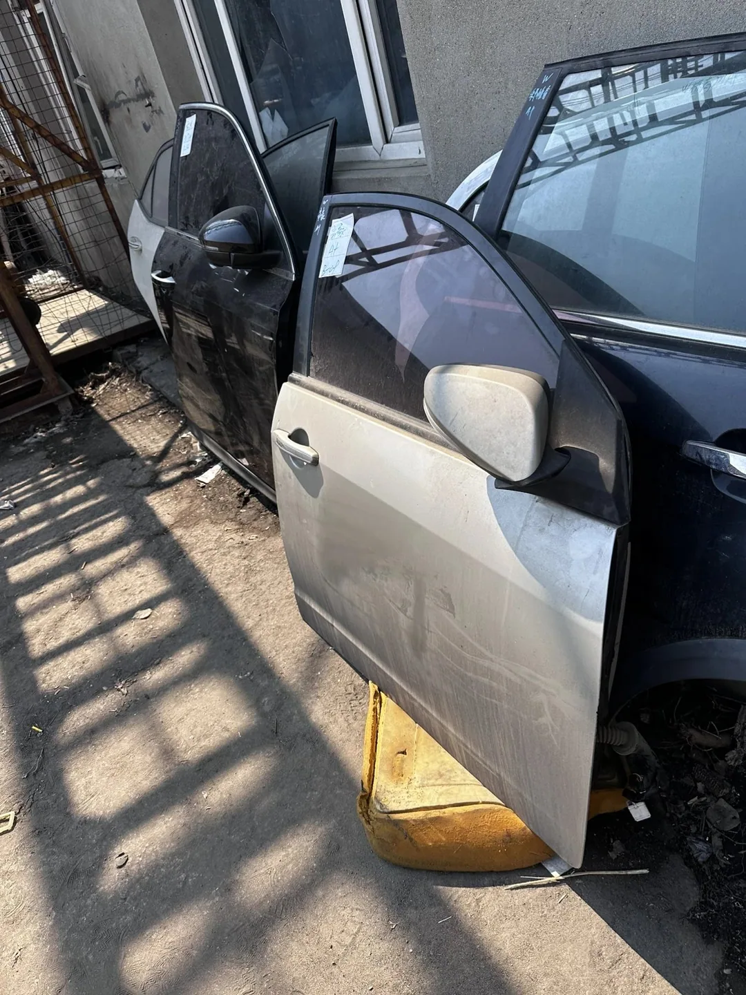 باب أمامي أيمن · Emgrand