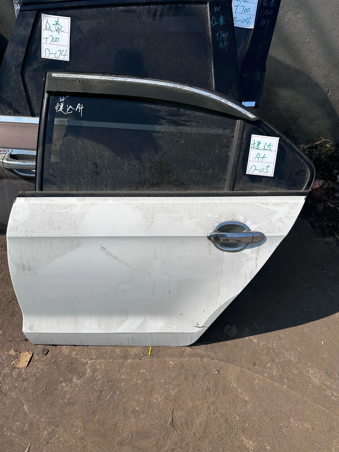 باب خلفي أيسر · Jetta
