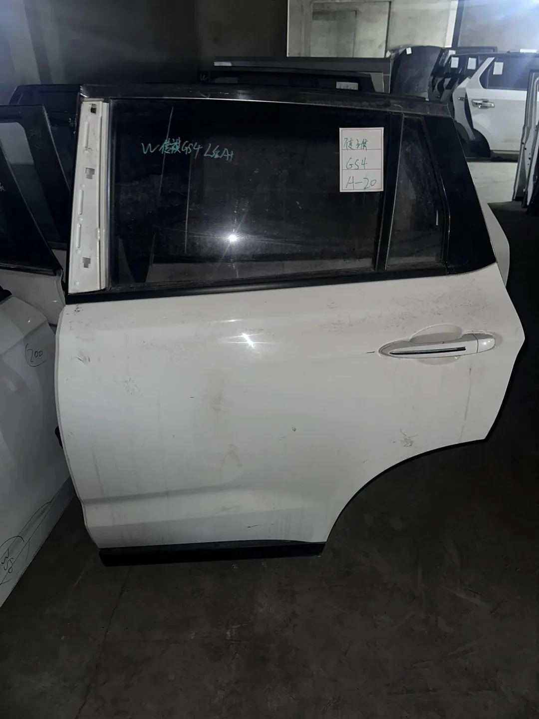 GAC Trumpchi GS4 · Pintu belakang kiri