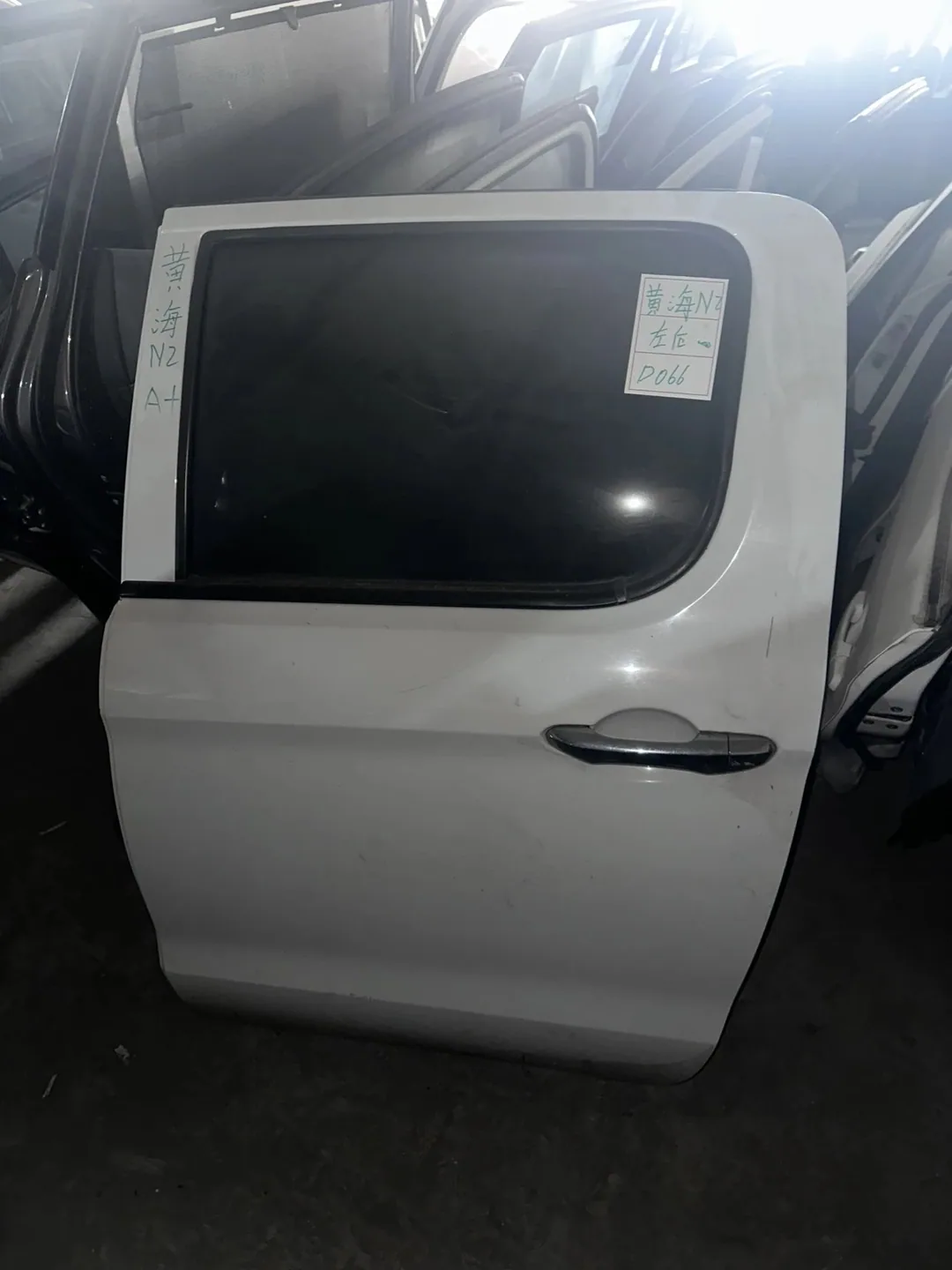 Huanghai N2 · Cửa sau trái