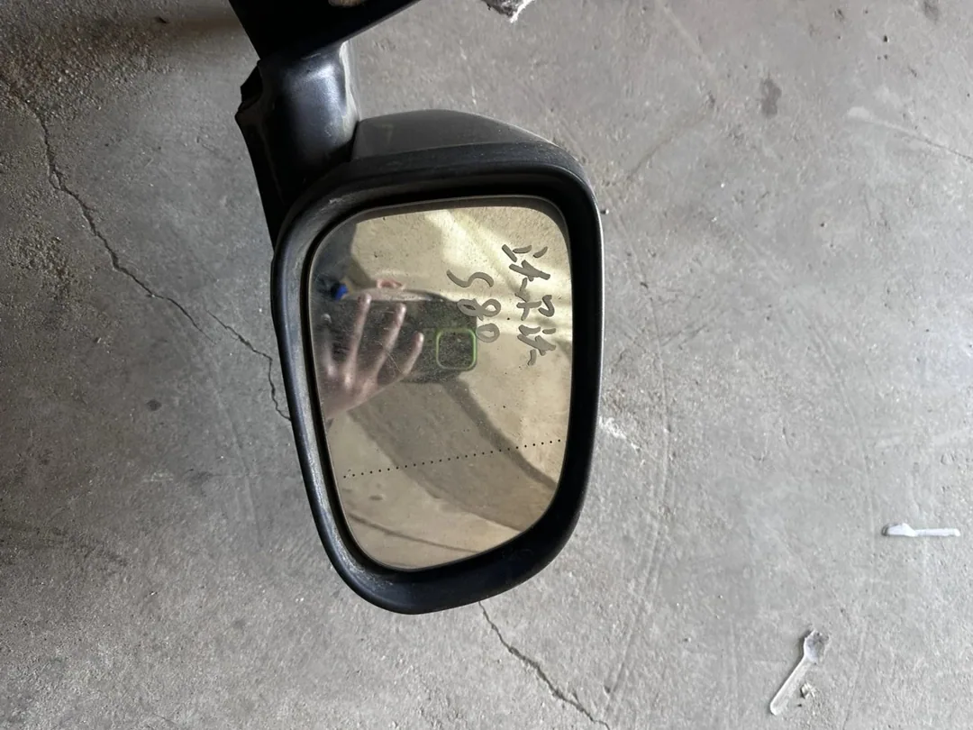 Volvo · Cermin sisi