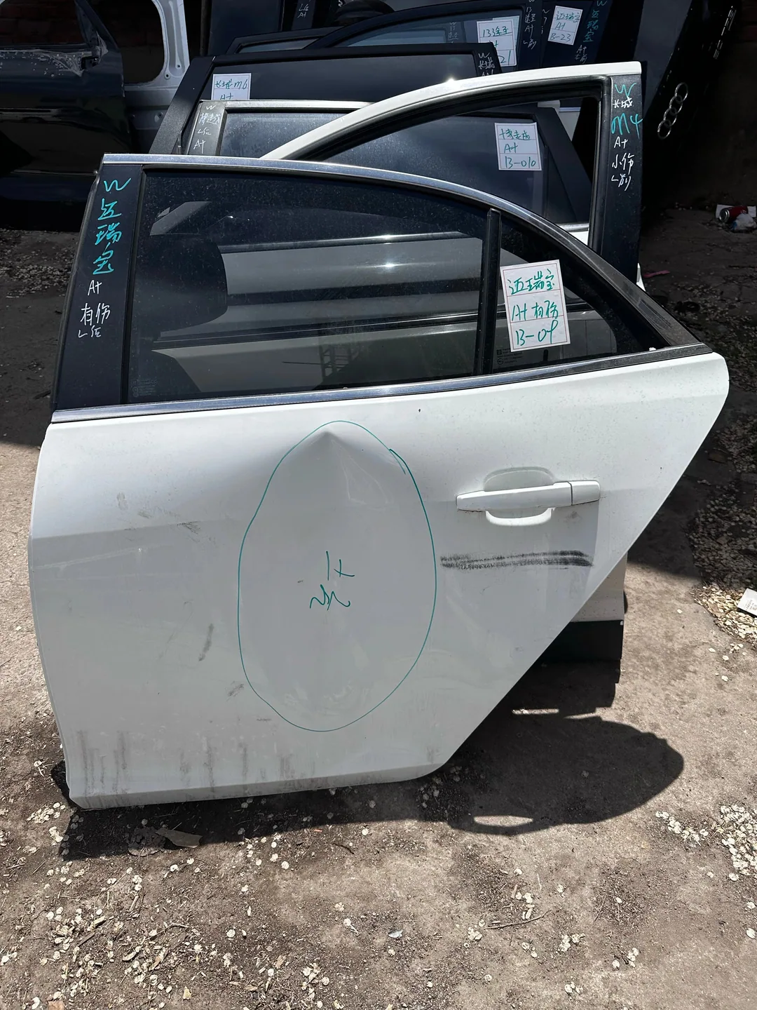 Malibu · Left rear door · damaged