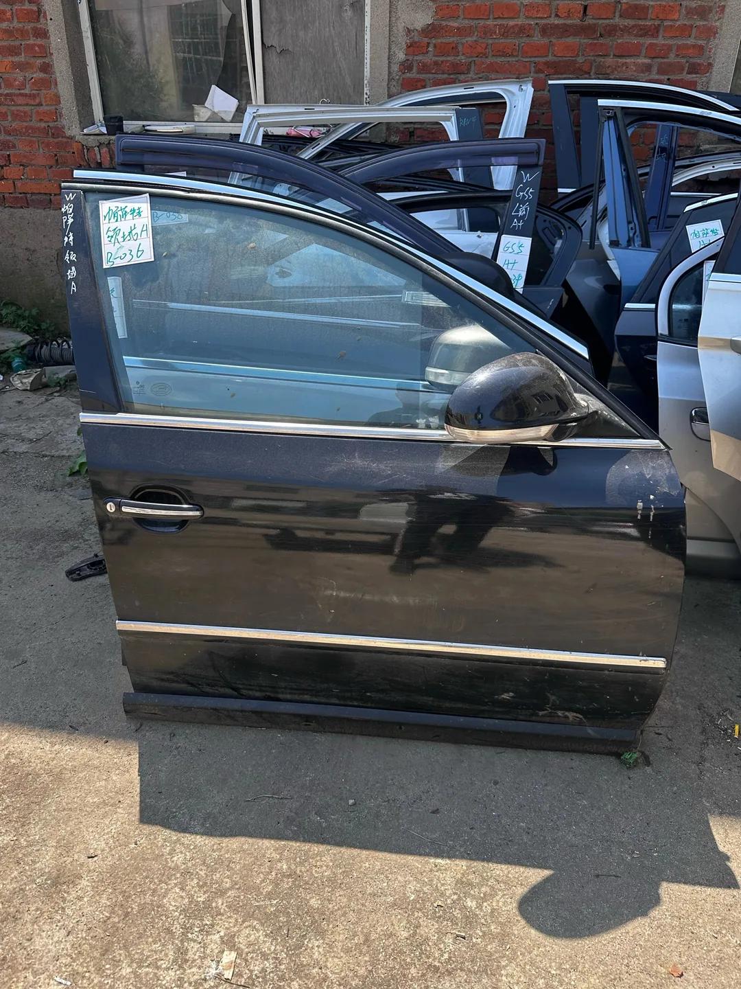 Passat Lingyu · Pintu depan kanan