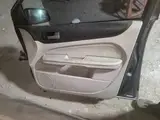 Focus · Modelo antigo · Porta dianteira direita 5