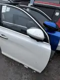 Peugeot 408 · ประตูหน้าขวา 3