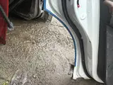 FAW R7 · Left rear door 6