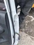 17 Hyundai Verna · Porte arrière gauche · bosselé 4