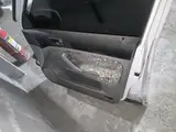 05 Volkswagen Bora · Puerta delantera derecha 5